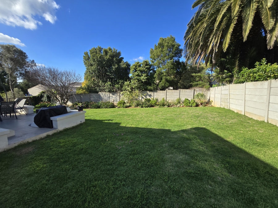 To Let 3 Bedroom Property for Rent in Protea Valley Western Cape